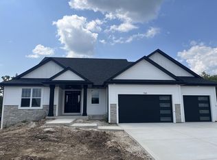 769 Brockway Dr, Mukwonago, WI 53149