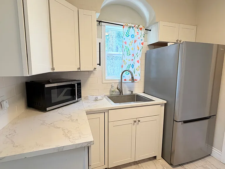 484 G St — Photo 5