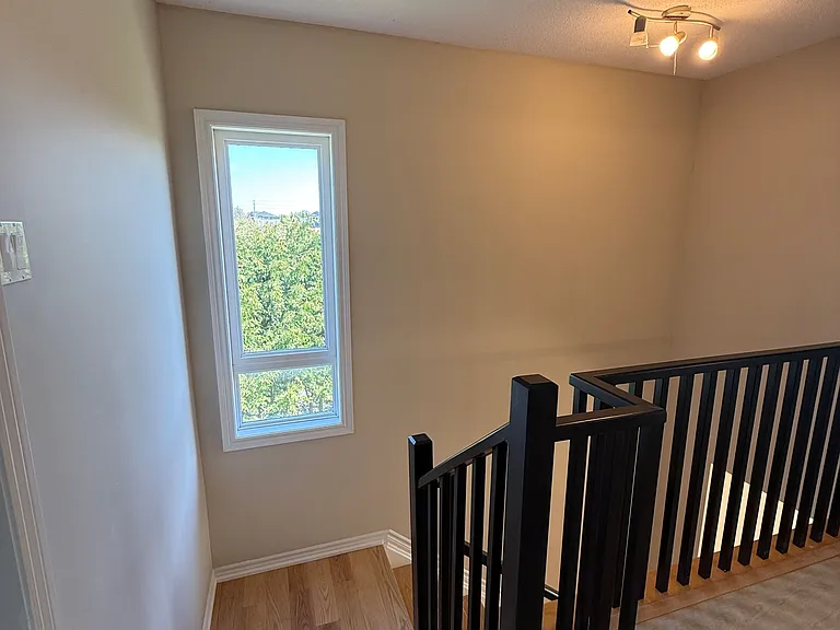1158 Tischart Cres — Photo 14