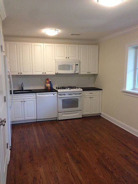 Eat-in kitchen