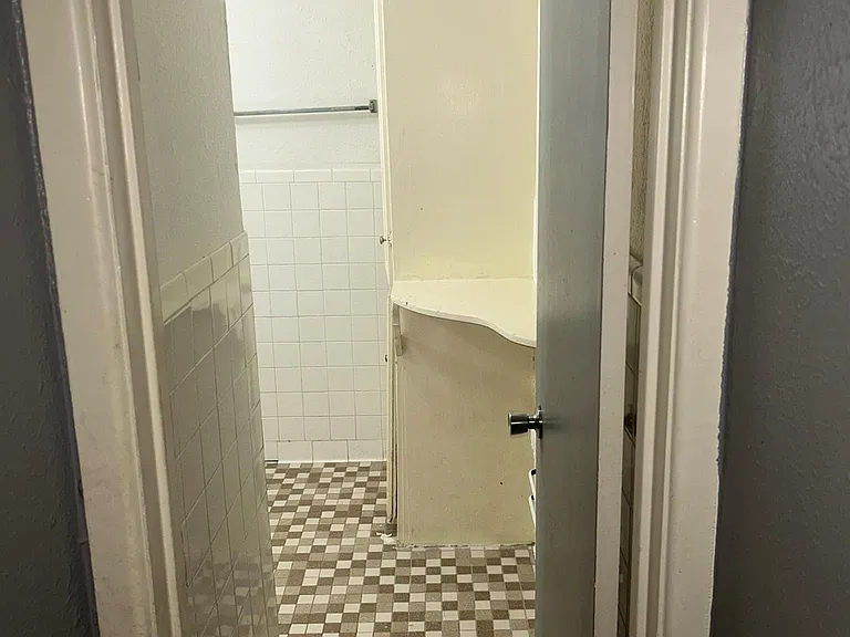 1437 S Rusk St — Photo 15