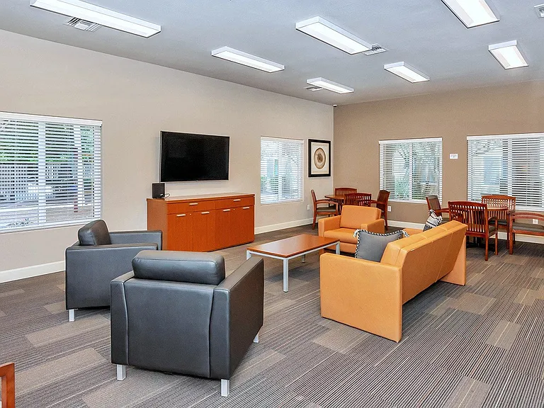Copper Cove Apartments — Photo 14
