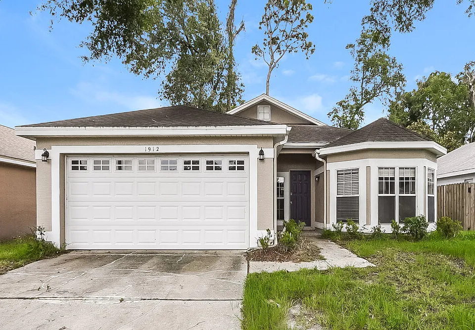 1912 Windsor Oak Dr