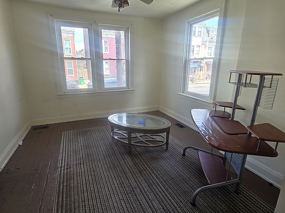 5th image of 364 W Philadelphia St