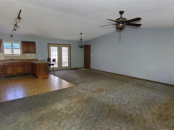 4th image of 1684 Hobelman Dr