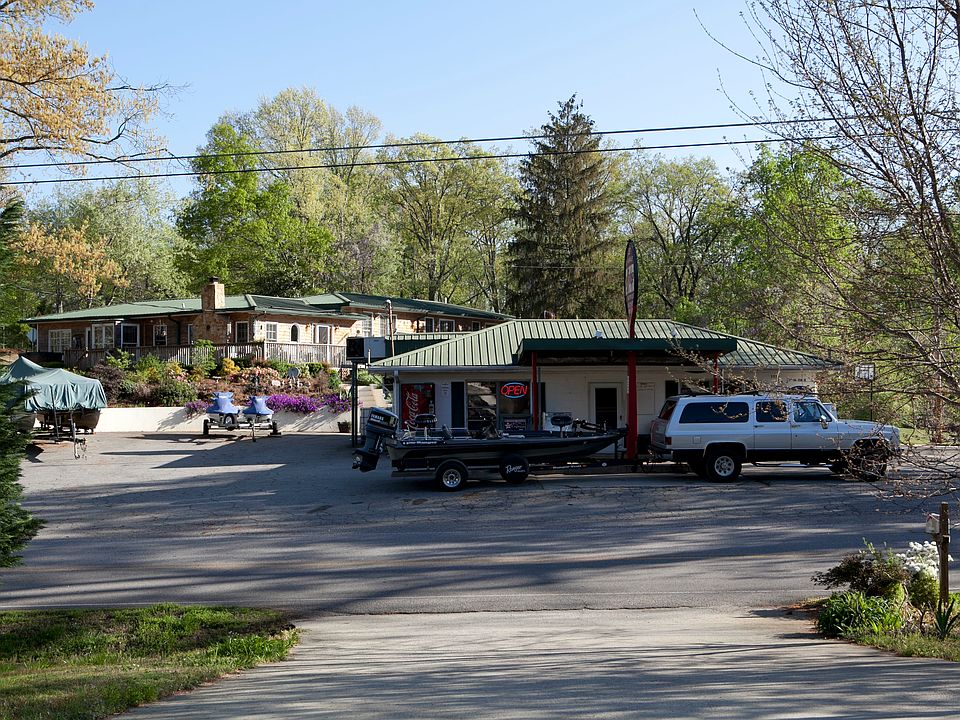 Front of store and house