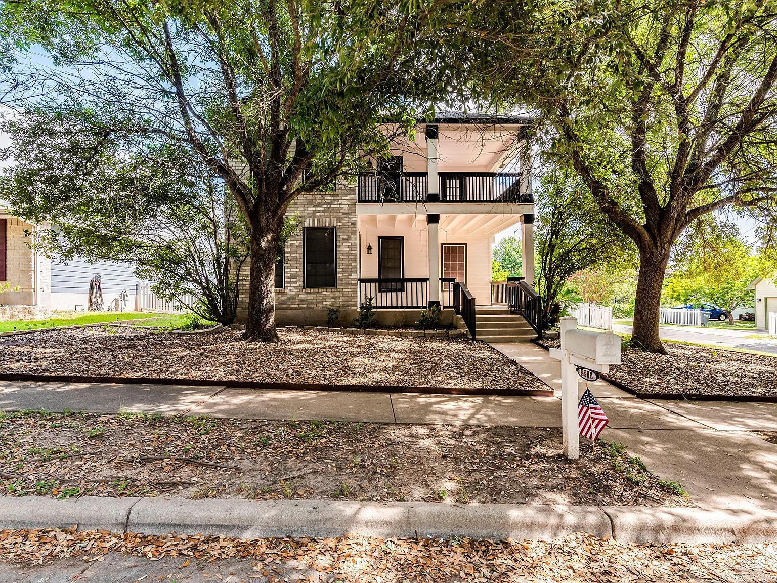 4 bed, 2.5 bath, 2096 sqft, $2,150 — Photo 3