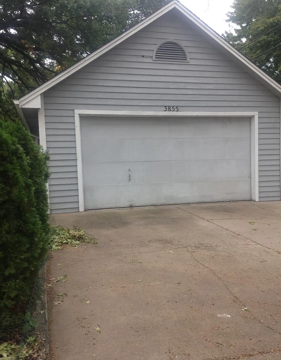 3 bed, 1400 sqft, $2,400 — Photo 3