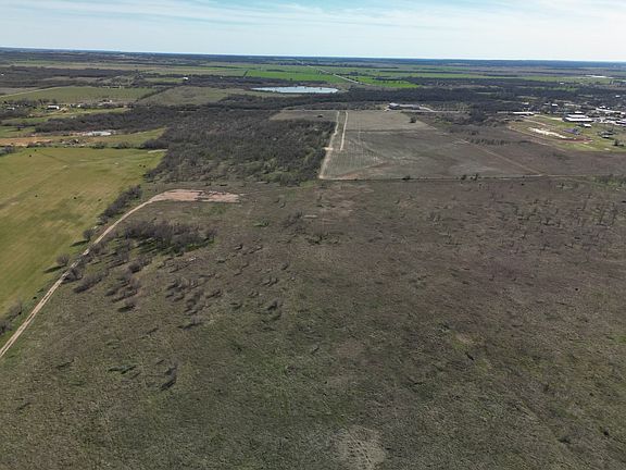 4th image of 910 Prairie View Rd