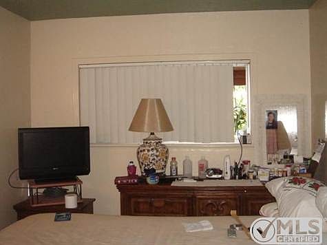 4th image of 526 Toucan Dr