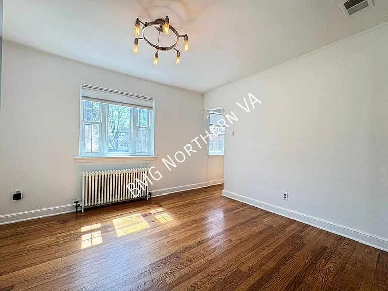 6600 Braddock Rd — Photo 8