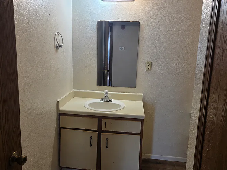 Douglas Apartments - 400 Judy Street - Heart of Branson — Photo 12
