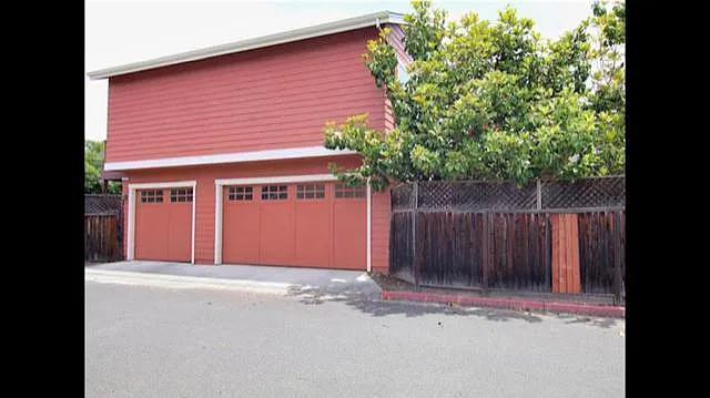 Garage.
