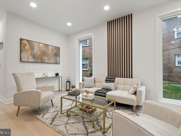 2nd image of 701 Quincy St NE #4
