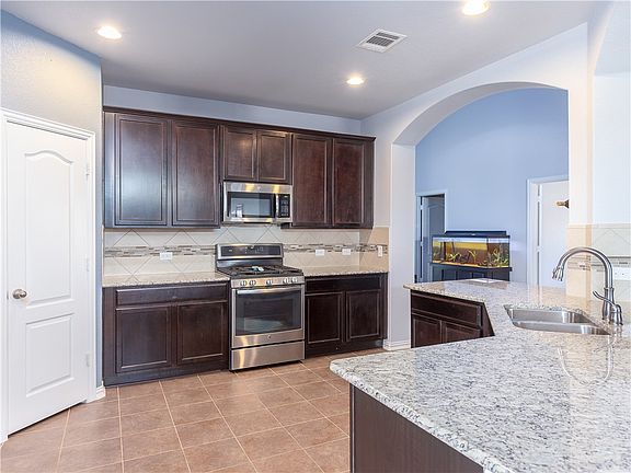 5th image of 7961 Bassano Dr