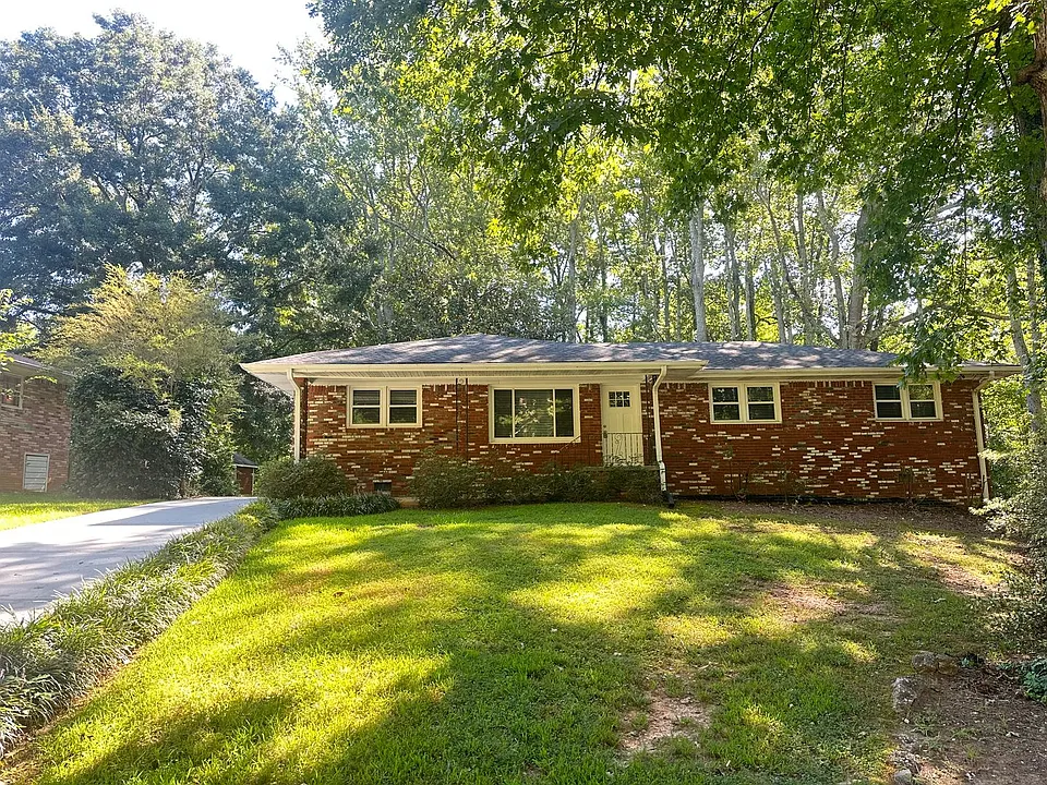 1010 Green Valley Rd SW