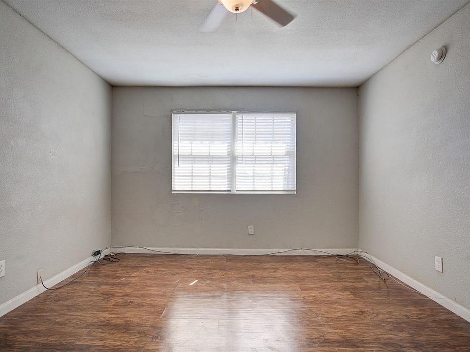 1st image of 400 N Cedar Ave