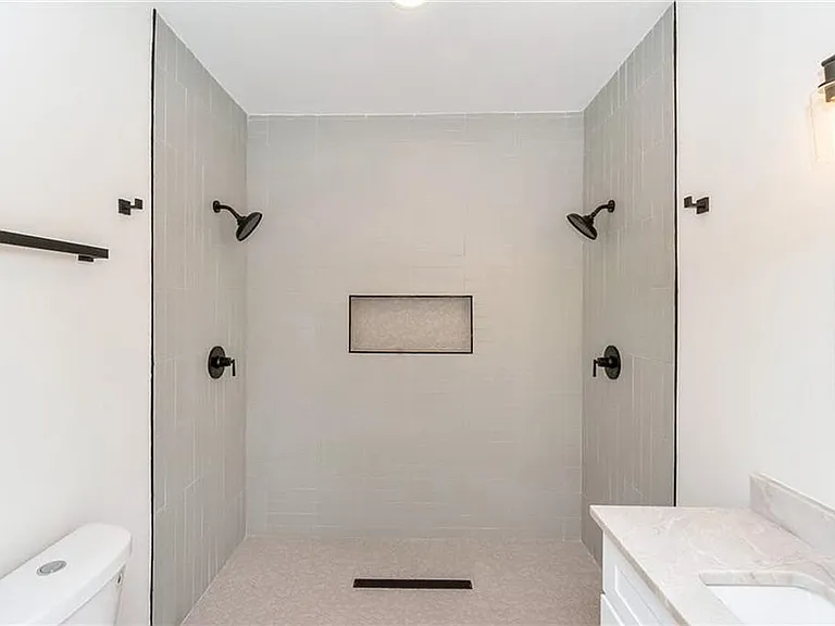704 Marine St — Photo 15