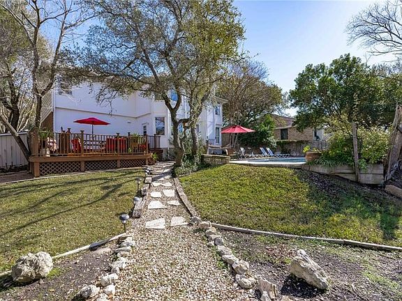 3rd image of 1911 Holly Hill Dr