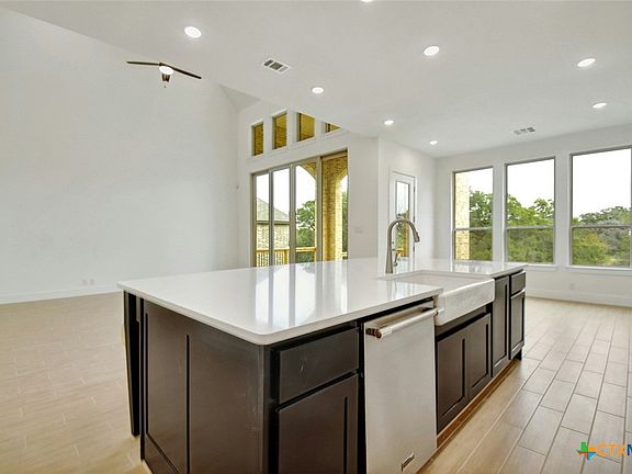4th image of 722 Borchers Blvd