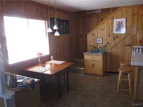 4th image of 496 Vista Ave