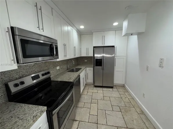 20505 E Country Club Dr APT 135, Aventura, FL 33180