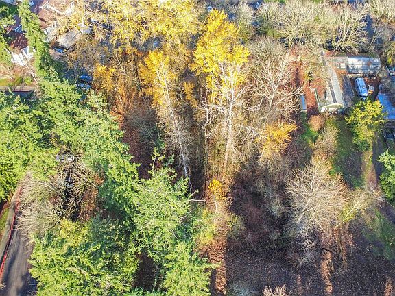 4th image of 2810 Redwood Street