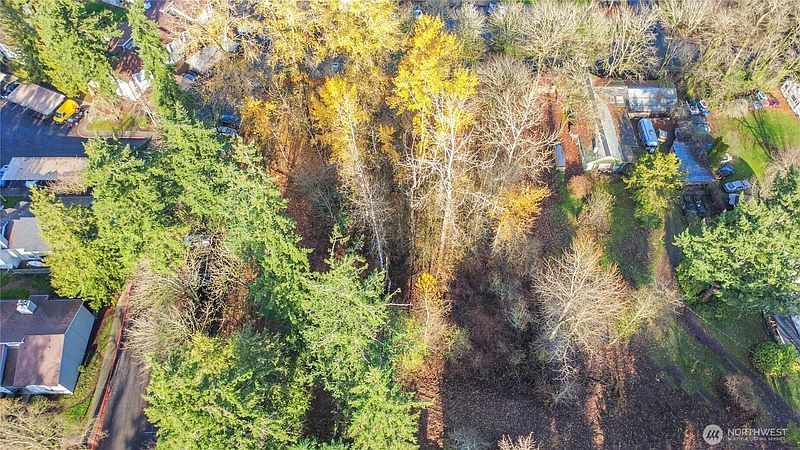 4th image of 2810 Redwood Street