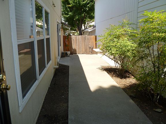 4th image of 1013 Meadowbridge Dr