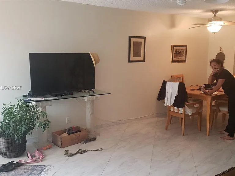 2 Coventry Ln #2-A — Photo 3