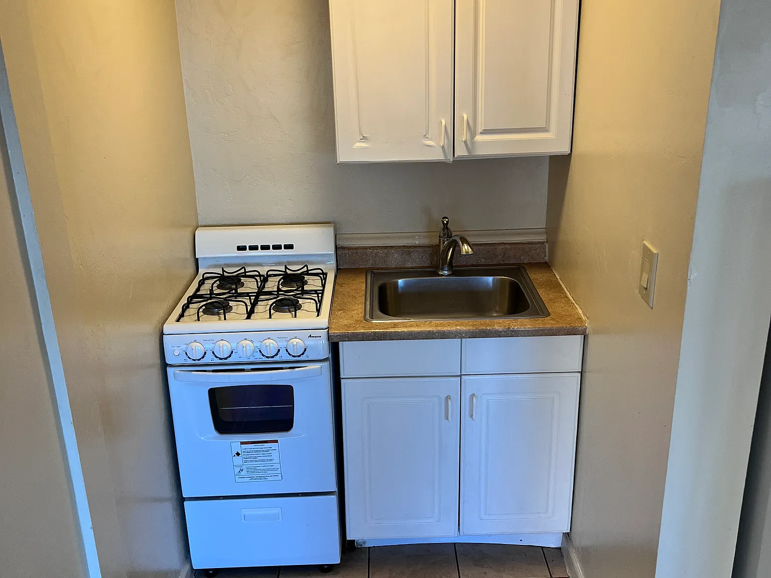 Studio, 550 sqft, $599 — Photo 2