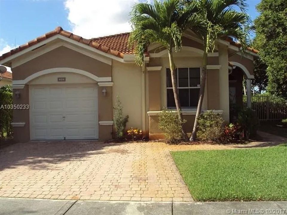 1st image of 824 NW 136th Ave