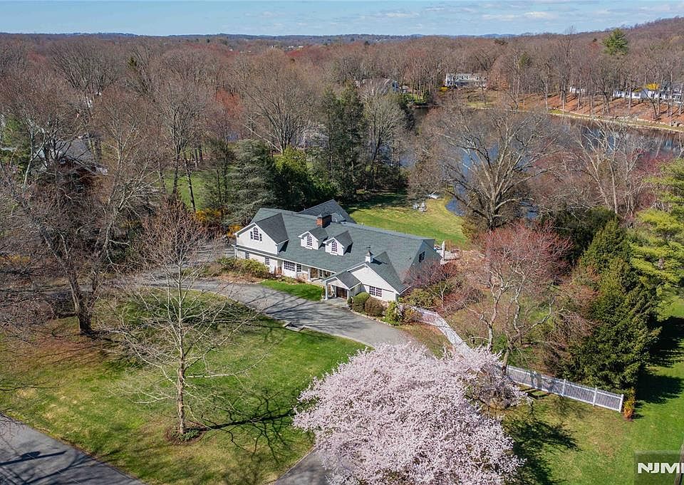1st image of 240 Green Ridge Rd
