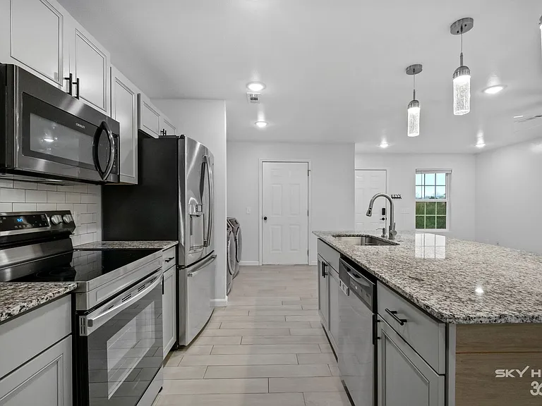 731 S Erika Ave — Photo 19