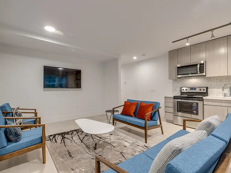 1425 Haro St #101 — Photo 5