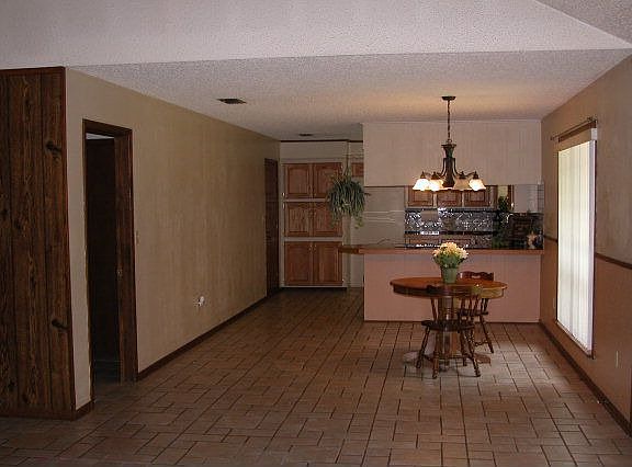 4th image of 517 Westchester St