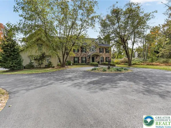 5765 Valley Stream Dr, Doylestown, PA 18902