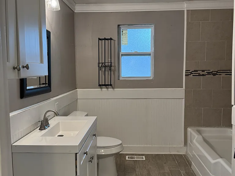 906 Skyland St — Photo 9