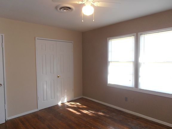 2nd bedroom with 2 closets.