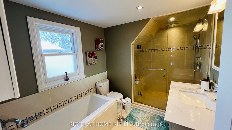 Toronto House for rent - 4 Bedrooms — photo 24