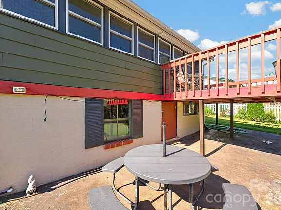 3rd image of 115 Spa St