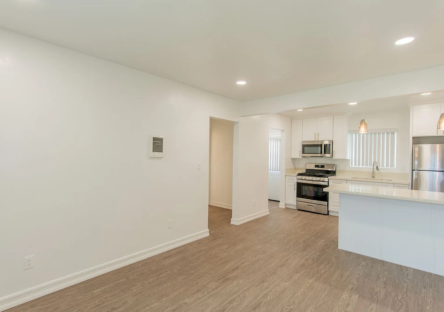 462 Davidson St — Photo 2