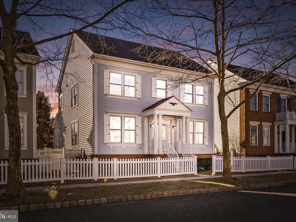 1156 Lake Dr E, Trenton, NJ 08691