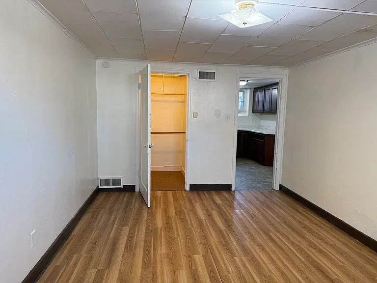 231 W 4th St #4 — Photo 11