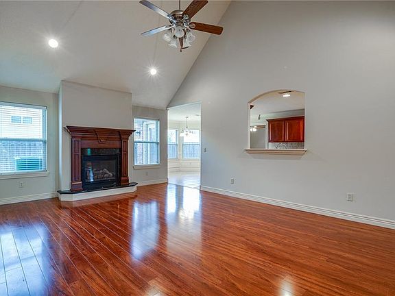4th image of 301 Essex Way