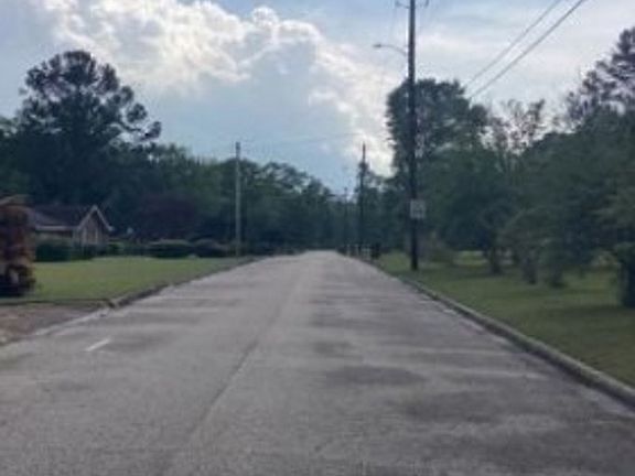 Exterior Neighborhood (street photo)