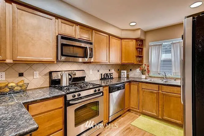 13808 Greenwood Ave N #D — Photo 6