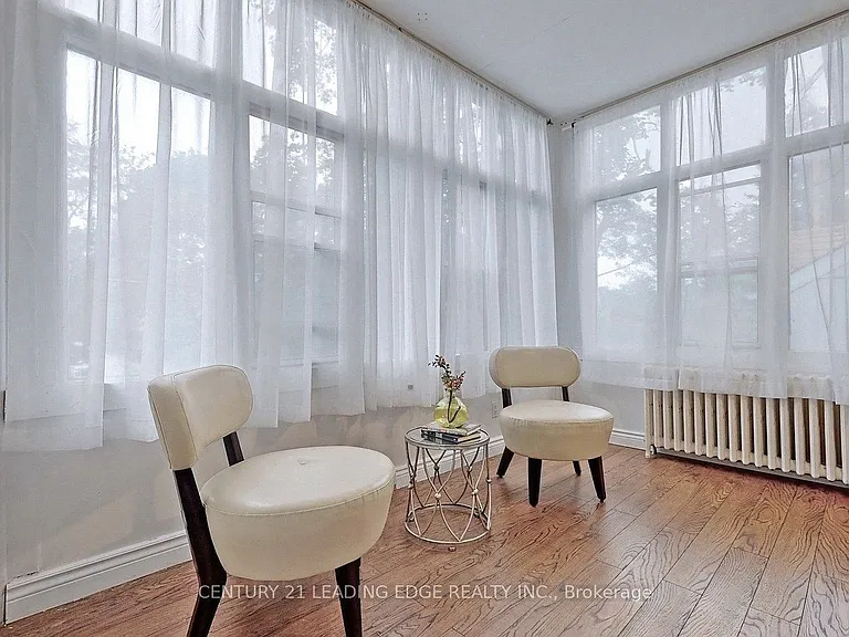 233 Borden St #UPPER LEVEL — Photo 4