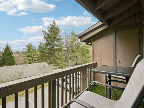 7748 SW Barnes Rd UNIT D, Portland, OR 97225