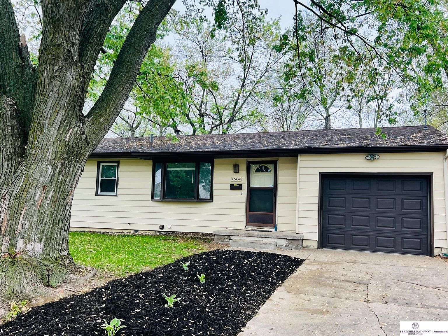 12657 C St, Omaha, NE 68144 Zillow
